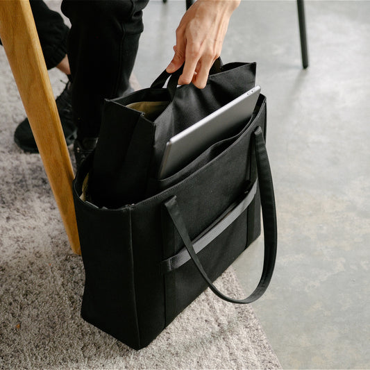 バッグの中身を美しく整理するバッグ|Orbitkey Daily Carry