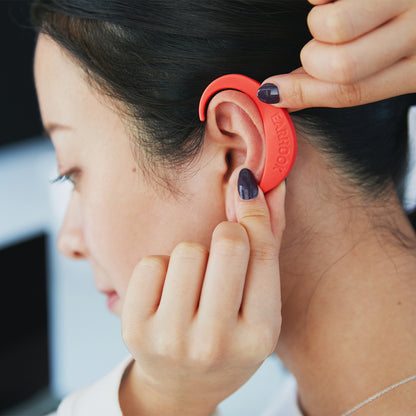 耳ツボを刺激する健康ギア / EARHOOK