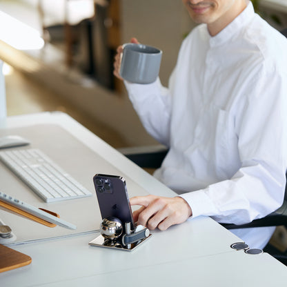 置くだけで絵になる鏡面仕上げ球体スタンド｜TAKEDA DESIGN PROJECTスマートフォンスタンド