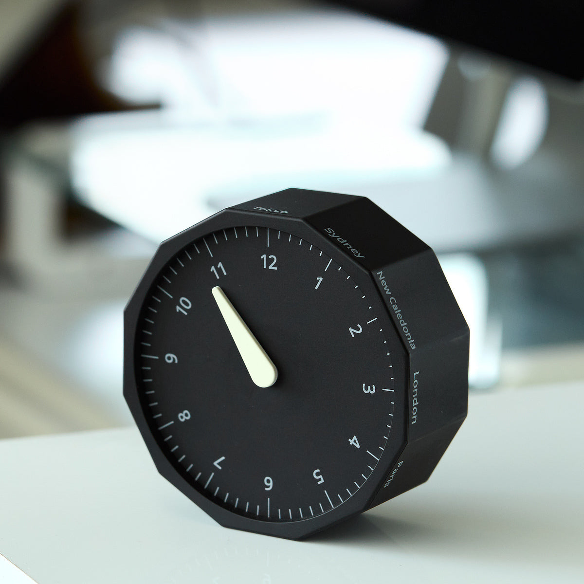 世界の都市の時刻を表示する12角形アナログ時計｜World Clock