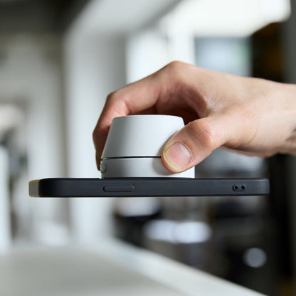 スマホスタンドになるMagSafe対応Bluetoothスピーカー｜MaGdget（マジェット）スピーカー