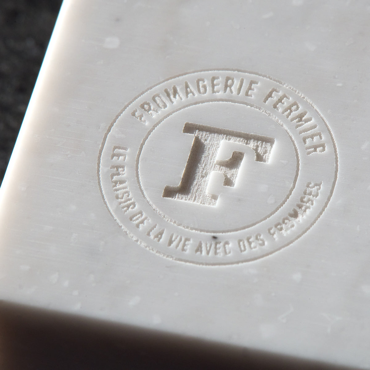 チーズ専門店がつくった自家製カッティングプレート｜Fermier サービングボード（大理石）