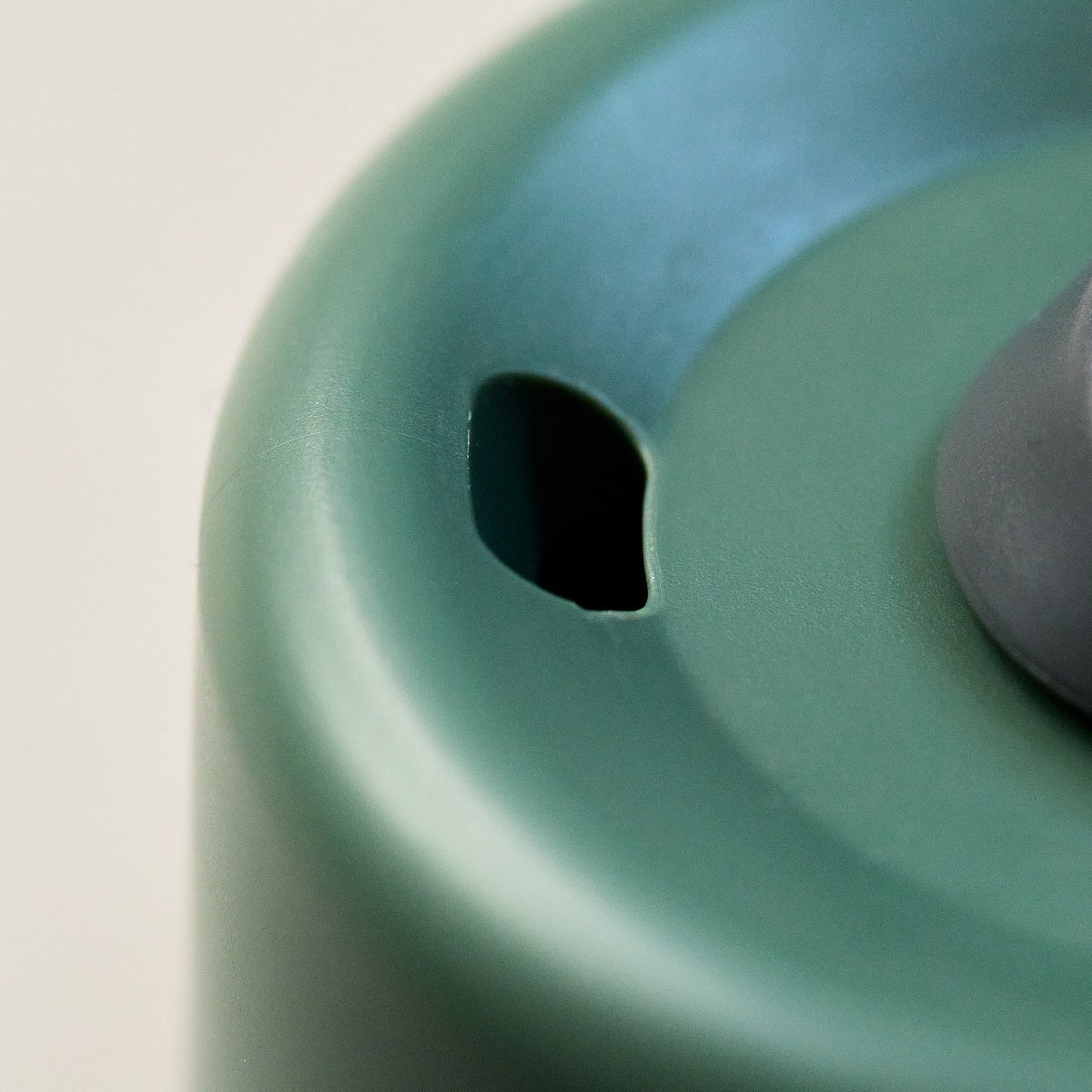 ロック機能付きの直飲みタンブラー / Black+Blum 保温保冷 340ml