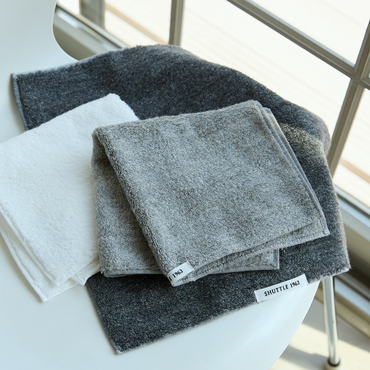 今治製「シャトル織機」でゆっくり織った、育つウォッシュタオル / SHUTTLE 1963 | カラー指定