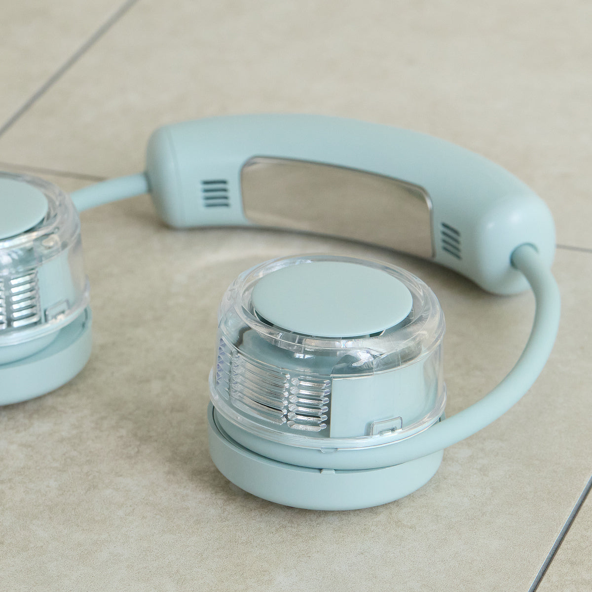 冷却プレートとWファンで首元を冷やす / Neck Band Fan COOLING